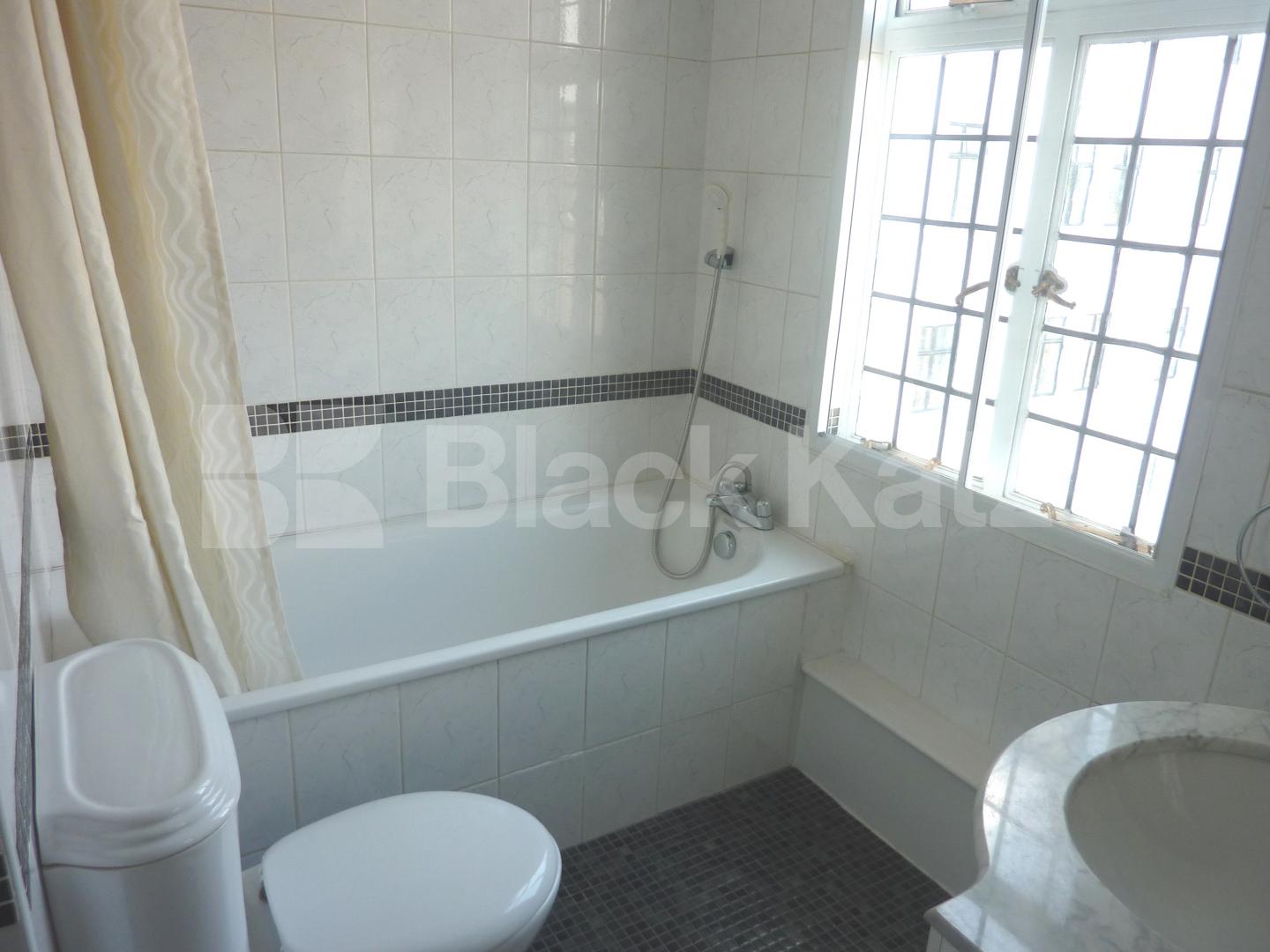 			NEW INSTRUCTION!, 2 Bedroom, 1 bath, 1 reception Flat			 Baker Street, BAKER STREET